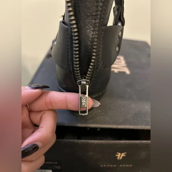 FRYE - RAY HARNESS BACK ZIP - BLACK - SZ 5.5 - Picture 3 of 7